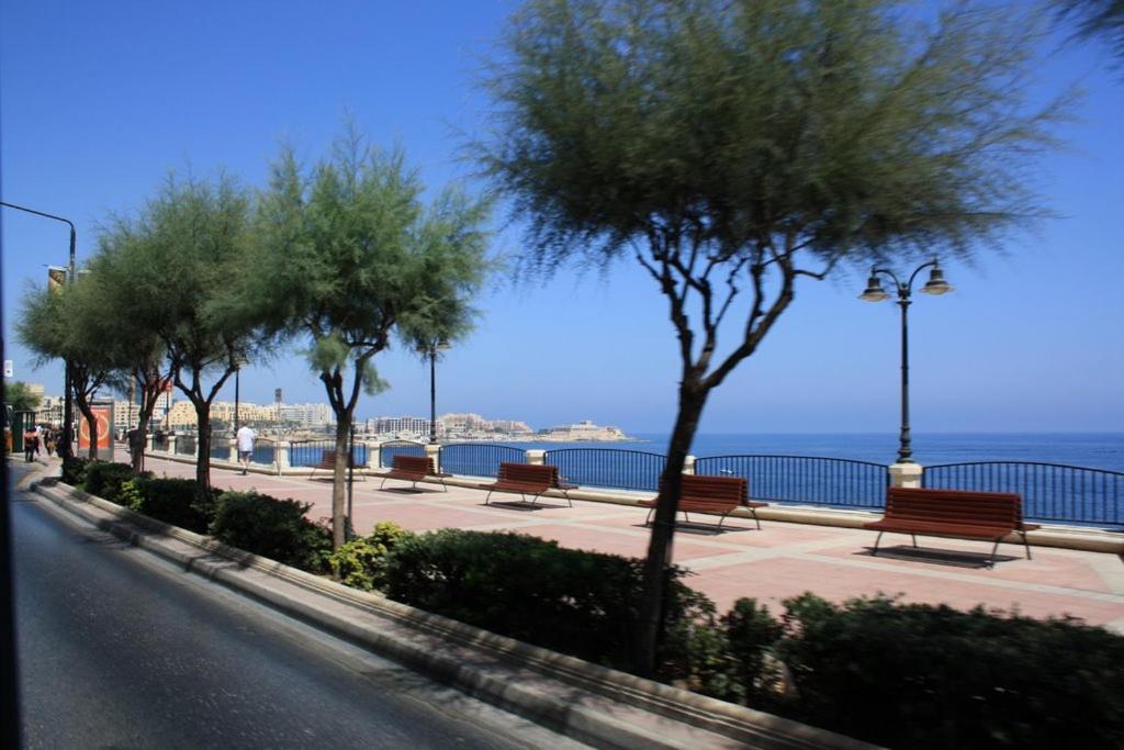 Sir William Reid Holiday Apartments Слима Екстериор снимка